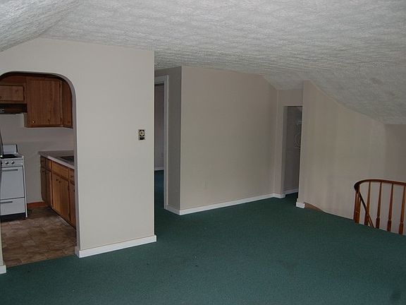4th image of 19 Washington St