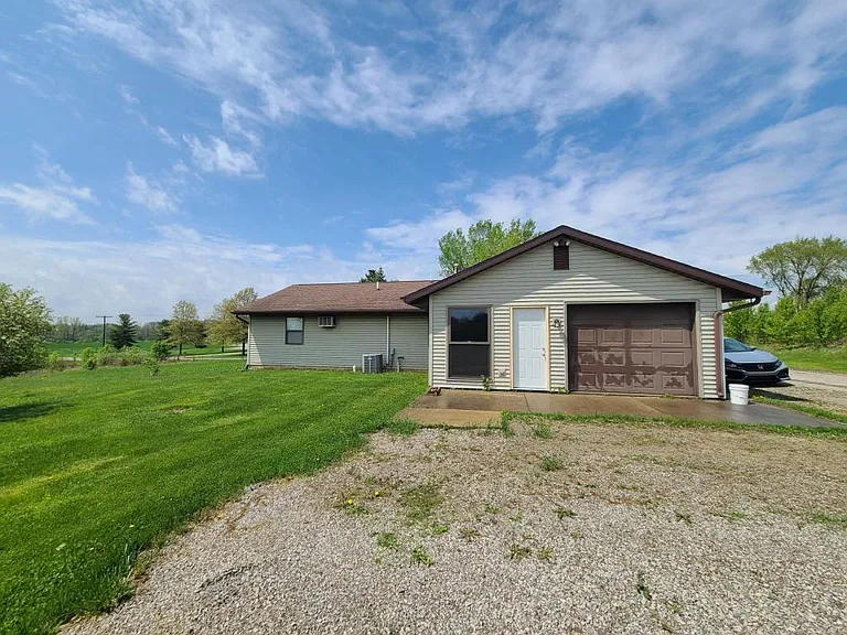 16924 Amstutz Rd — Photo 3