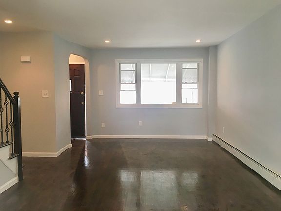 4th image of 1026 E 218th St