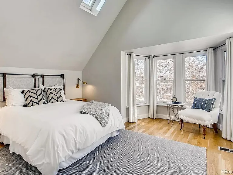 774 N Lafayette St — Photo 15