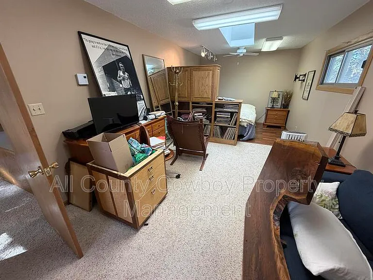 328 Stuart St — Photo 16