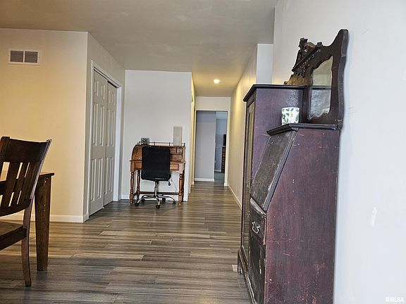 3rd image of 1352 Russell Ave