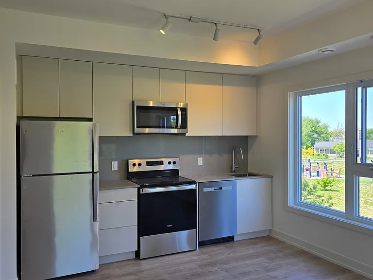16 Melbourne Ave #320B — Photo 10