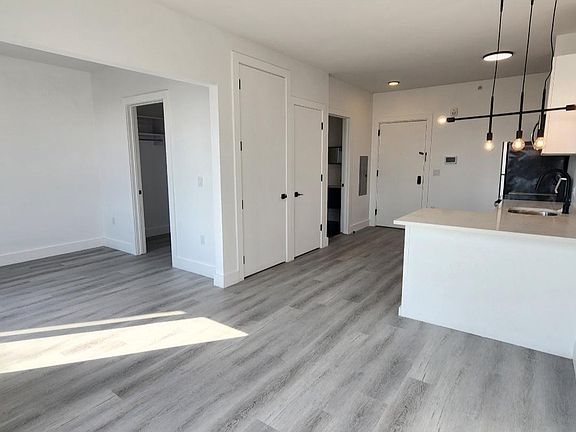 4th image of 925 E Jersey St #0B-1Ba-500Sqft