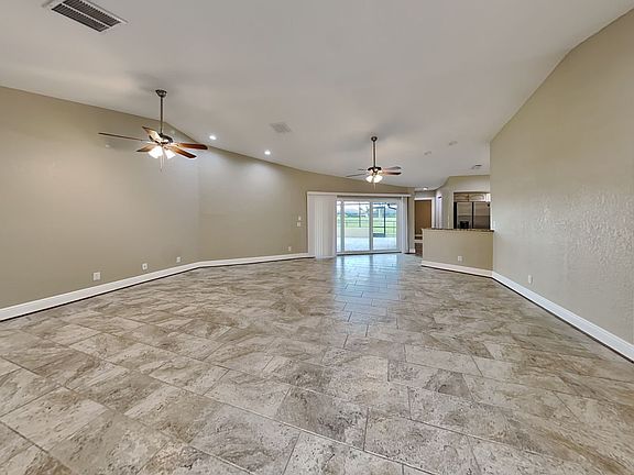 4th image of 455 E Cashew