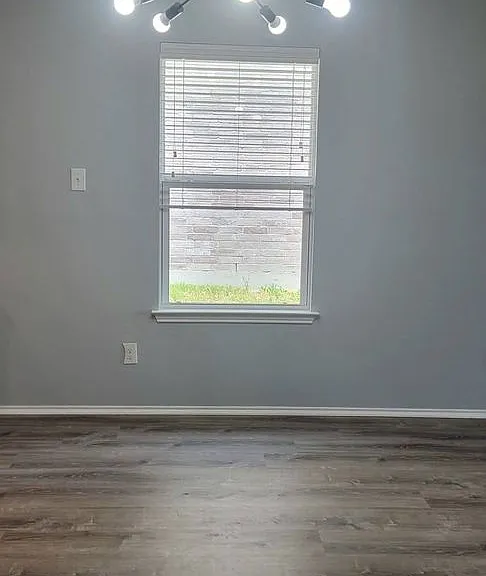 1609 Lone Pine Dr — Photo 2