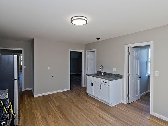3rd image of 24 Hilton St #3