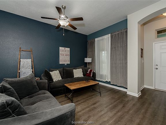 5th image of 2114 Dumfries Dr