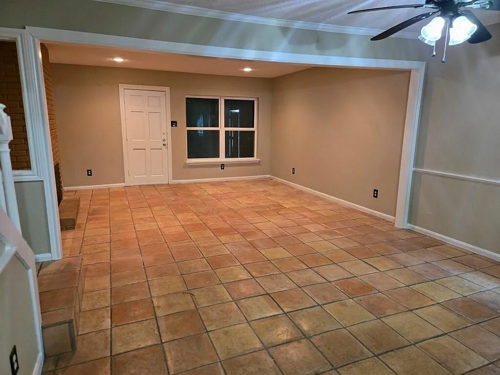 2 bed, 1.5 bath, 1296 sqft, $1,900 — Photo 4