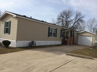 76 Robin Rd, Beecher, IL 60401