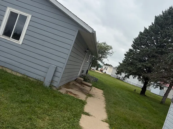 204 Tower Rd #33, Anamosa, IA 52205