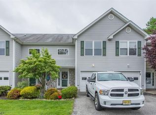 36 Beechmont Ter, Hamburg, NJ 07419