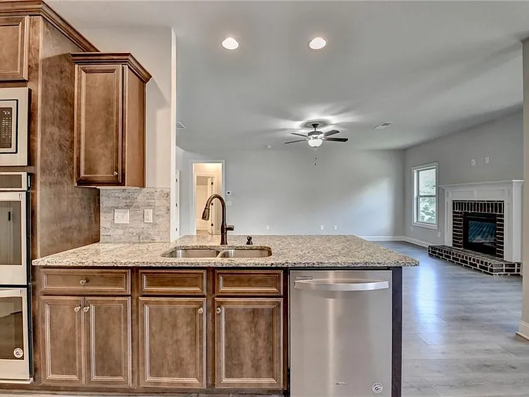 235 Bella Dr — Photo 35