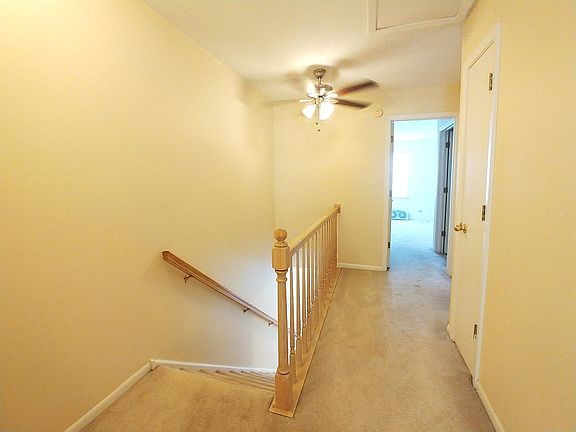 5th image of 562 Woodcrest Dr