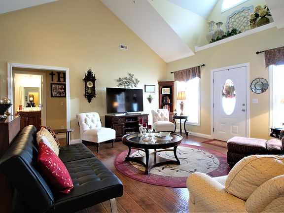 4th image of 281 Parkland Trce