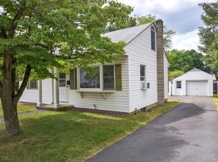 42 Sussex St, Newton, NJ 07860