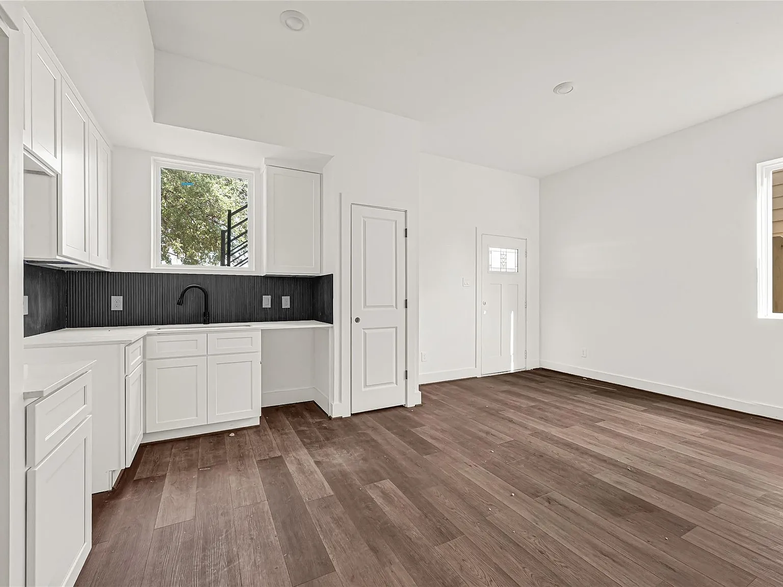 3 bed, 2.0 bath, 2008 sqft, $2,000 — Photo 4