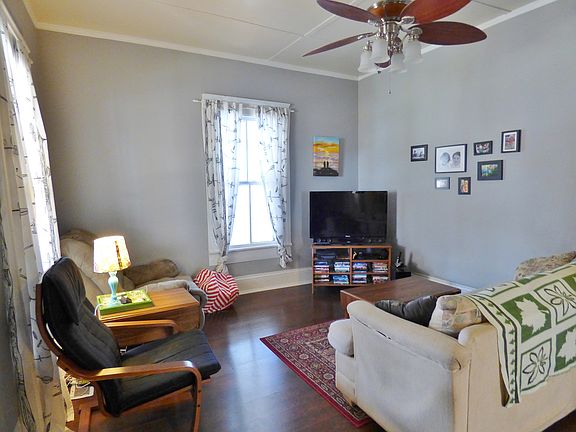 Living rm,updated floors