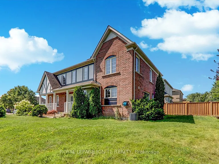 57 Armitage Cres — Photo 8