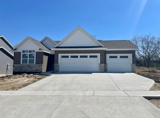 2514 Savanna Rd, Bloomington, IL 61705