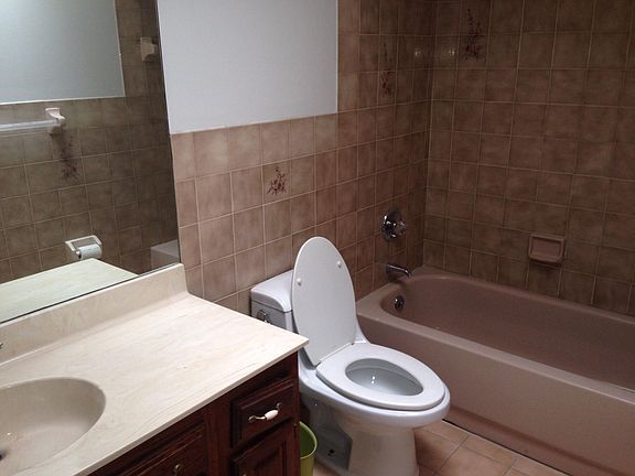 5th image of 1610 SE MINORCA Avenue