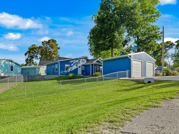 400 W Woodland Shores Dr, Pointblank, TX 77364