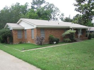 1604 S Bowen Rd, Pantego, TX 76013