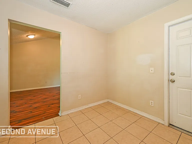 1540 Lake Shore Blvd — Photo 7