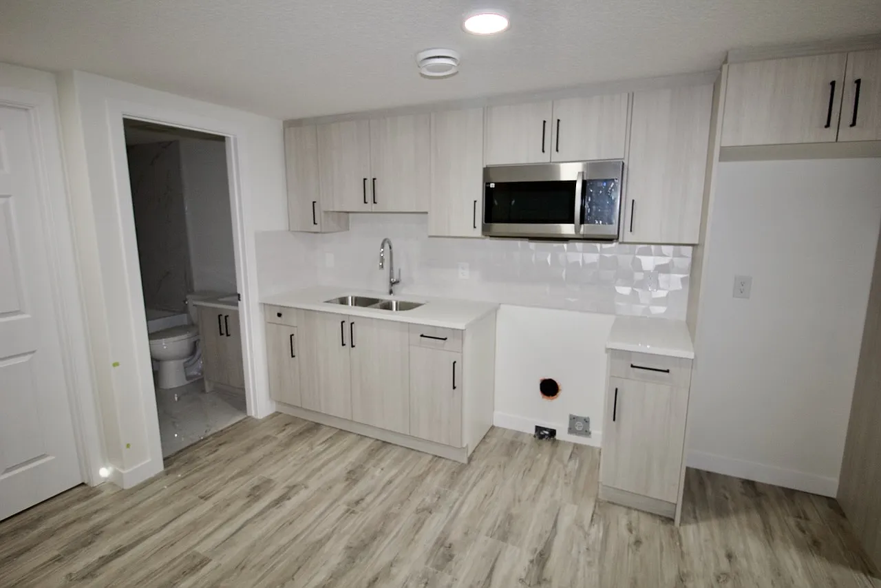 Chappelle 1 Bed 1 Bath BSMT Suite For Rent — Photo 2