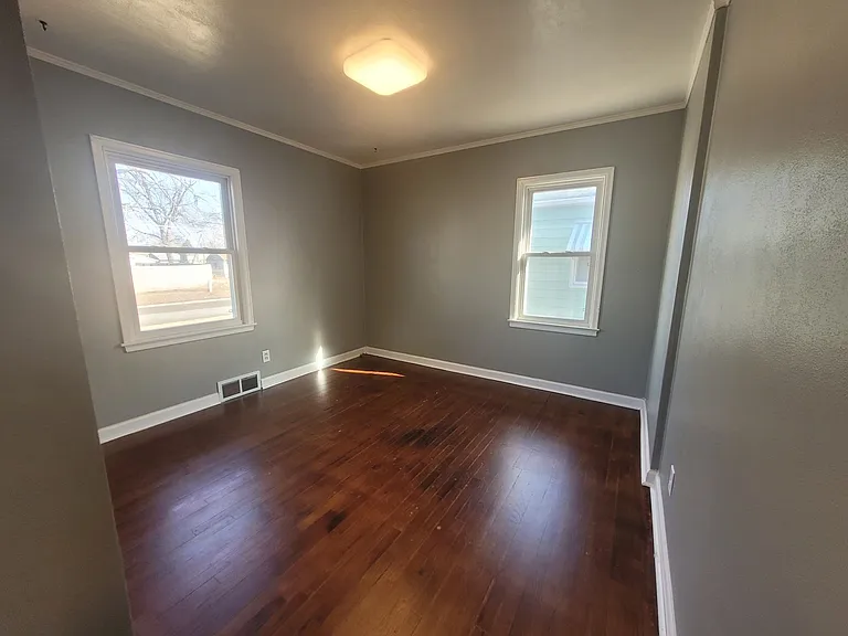 2405 Maple St — Photo 6