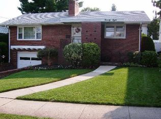 98 Keegans Ln, Staten Island, NY 10308