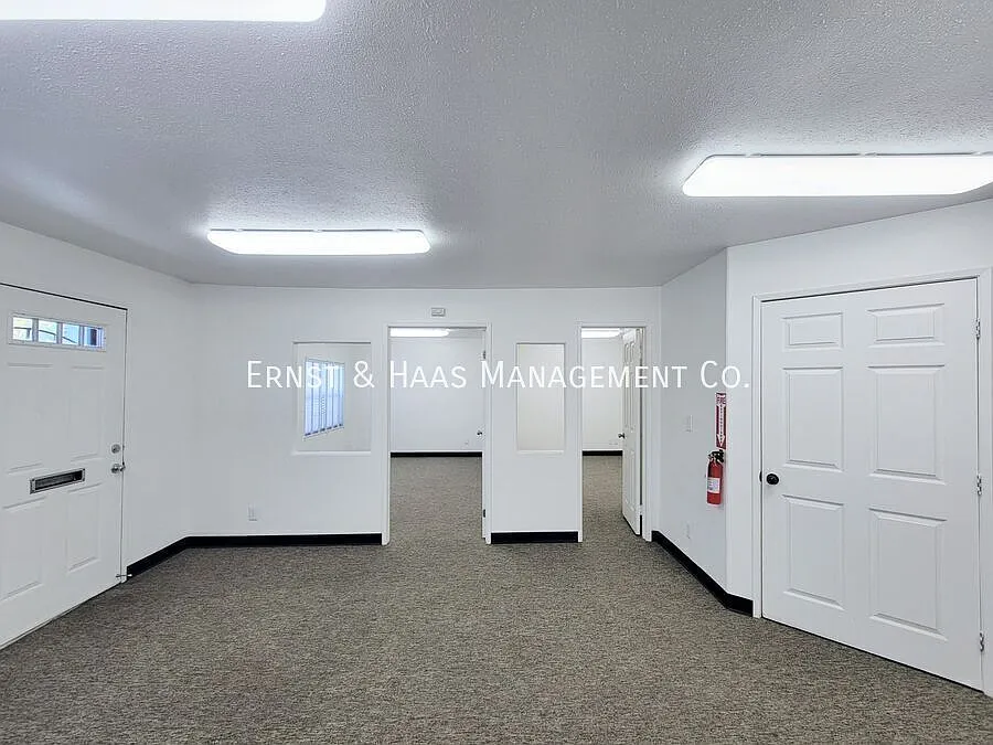 Full-Service Office in Prime Long Beach! — Photo 4