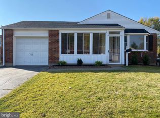 17 Farragut Ln, New Castle, DE 19720