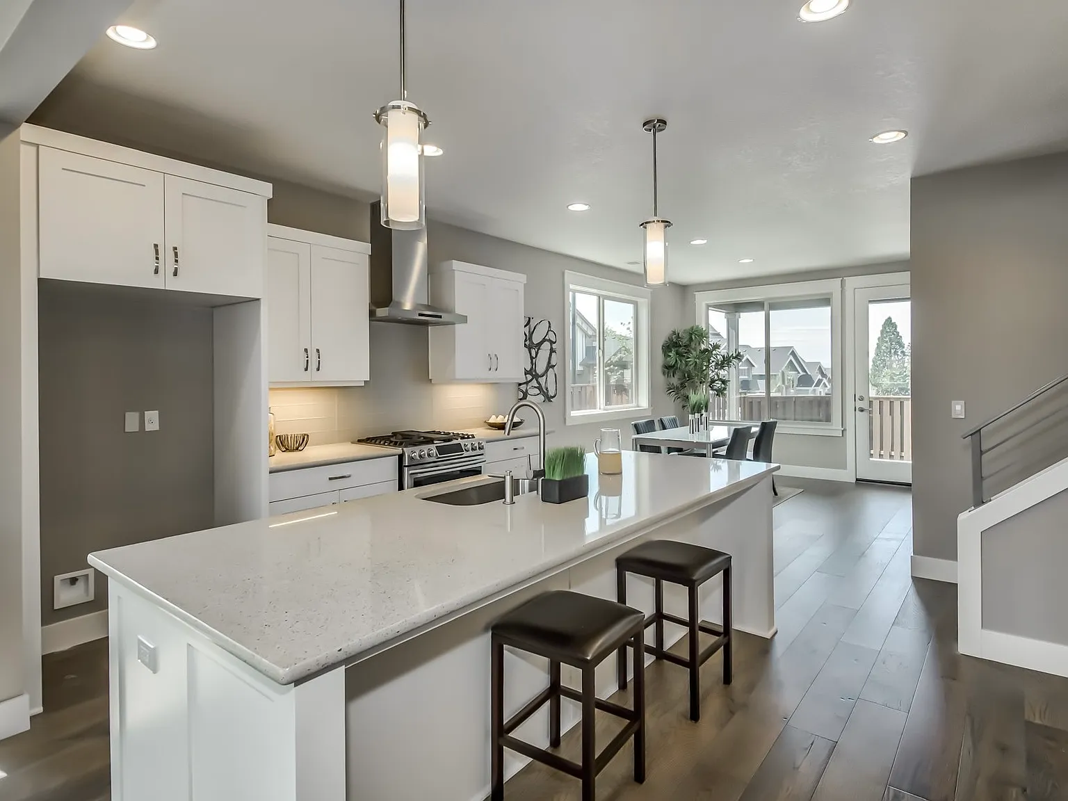 4 bed, 2637 sqft, $3,800 — Photo 3