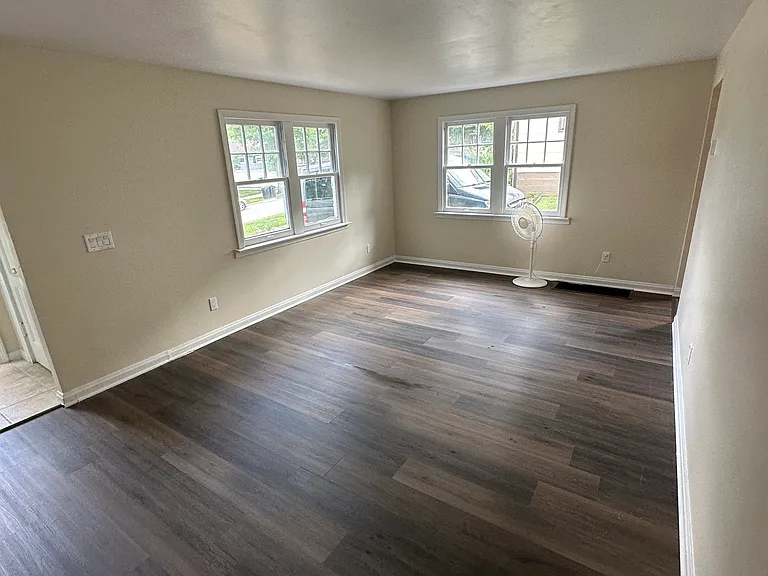 13 Pallister Rd — Photo 5