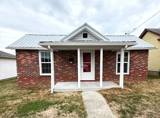 338 E Pine St, Covington, VA 24426