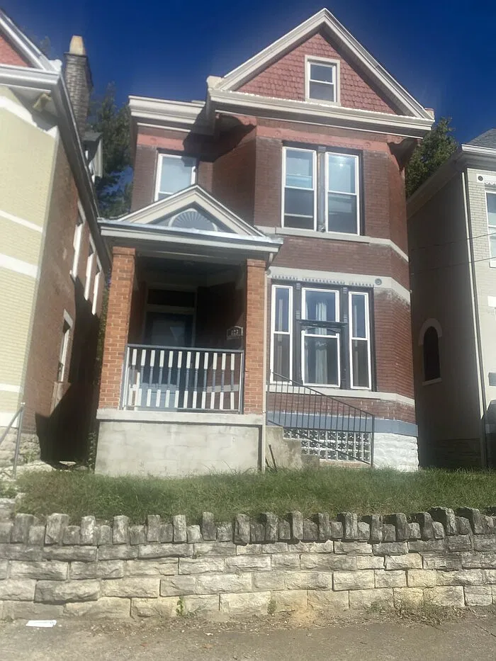 3 bed, 2.5 bath, $2,150 — Photo 2