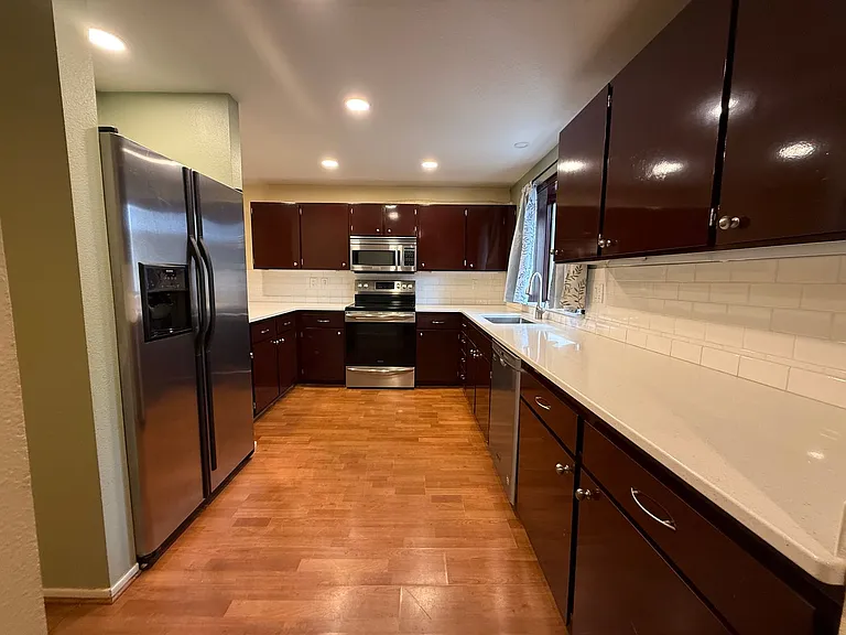 1050 NE Butler Market Rd #2 — Photo 5