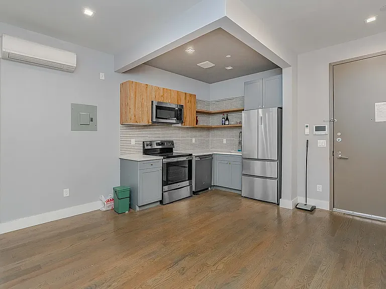 484 Harman St #2L — Photo 9
