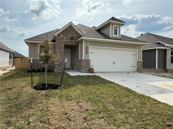 1925 Chief St, Bryan, TX 77807