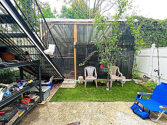4th image of 10115 Avenue L #1