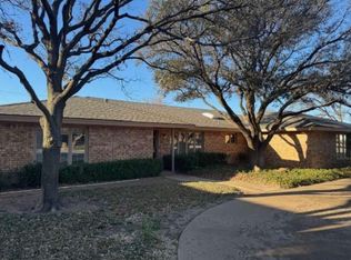 318 Parkwood Ln, Levelland, TX 79336