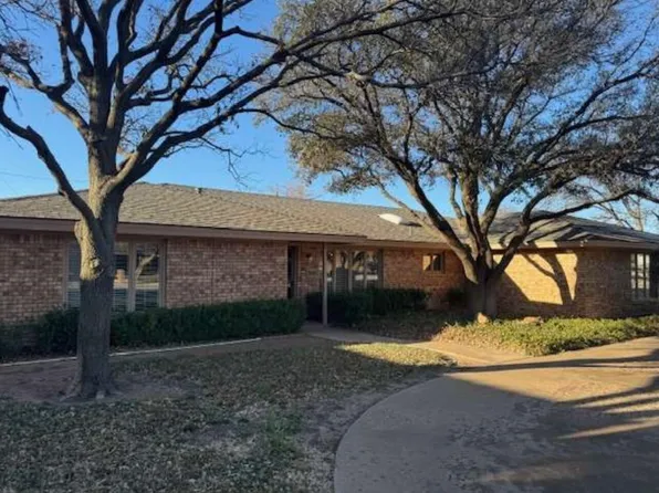 318 Parkwood Ln, Levelland, TX 79336