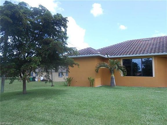 3rd image of 1201 Camellia Ave