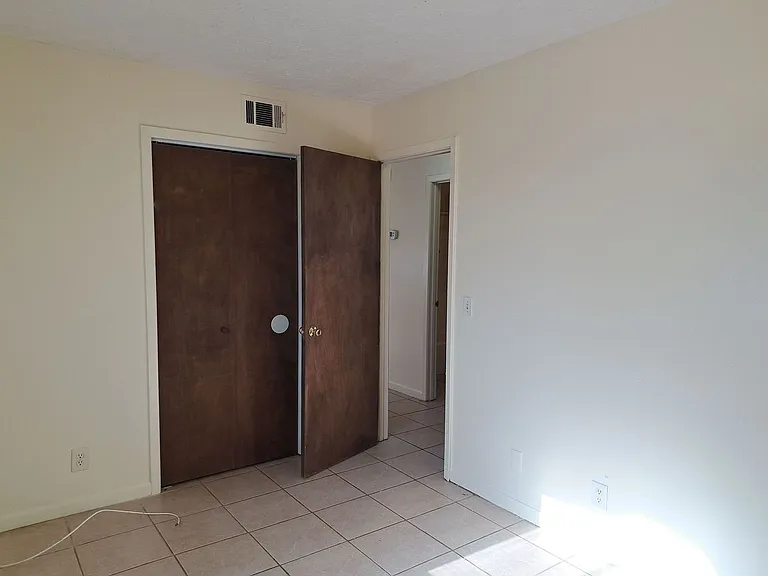 3704 E 11th St #B — Photo 11
