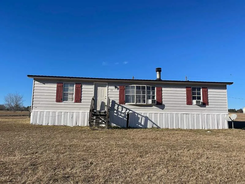 3 bed, 1152 sqft, $825 — Photo 1