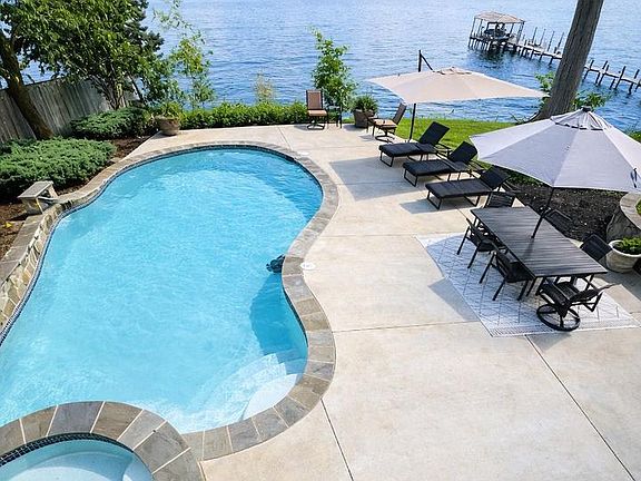 3rd image of 5801 River Dr