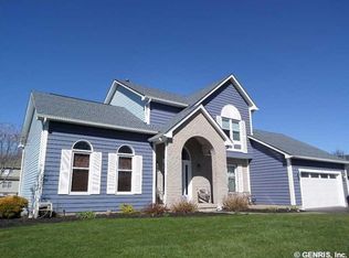 47 Meadow Creek Cir, Rochester, NY 14626
