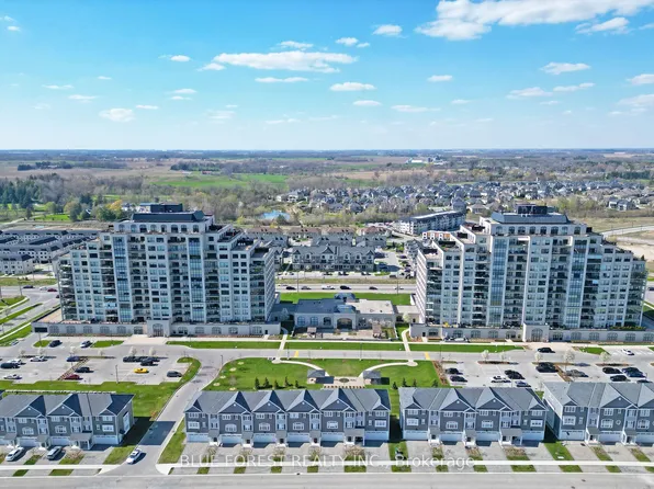 240 Villagewalk Blvd #1208, London, ON N6G 0P6