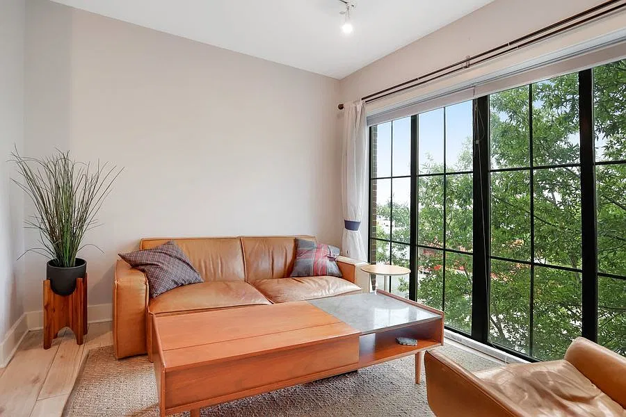 One Bedroom Perfection in Park View! - Water is included in the rent. — Photo 1